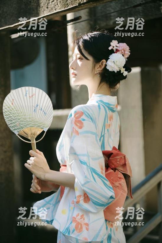 尤蜜荟 - 下载Carol周妍希牛仔裤图包，开启你的专属时尚之旅，绝对不容错过！