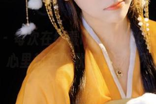 尤蜜荟 – 每次在线看lingyu69的日常写真，心里都在默默自嘲自己不够美