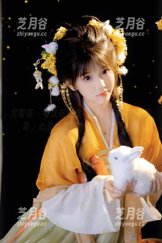 尤蜜荟 - 每次在线看lingyu69的日常写真，心里都在默默自嘲自己不够美