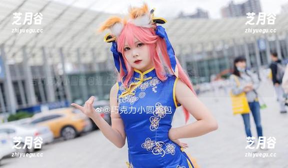 巧克力小圆面包 当巧克力小圆面包遇上五更琉璃新春旗袍,高清美图笑料满满!