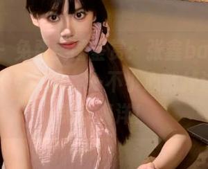 微密圈 – 免费美图鉴赏：张鑫baby校园写真，笑点满满，一不小心就掉进校门的笑声海洋！