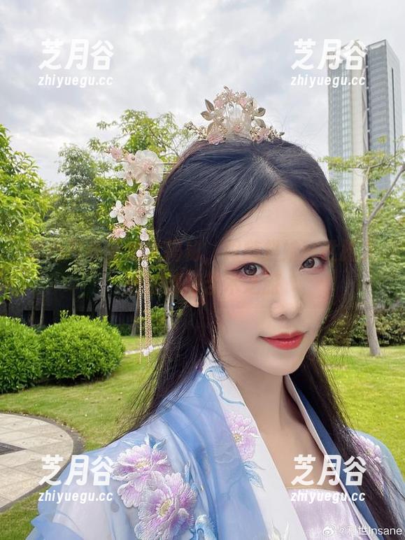 抖娘利世 黑色写真全集大揭秘,跟随抖娘利世踏入她的独特艺术之旅