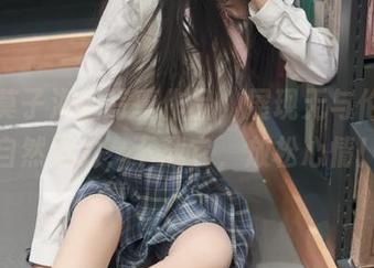 抱走莫子海边写真作品，展现无与伦比的自然魅力，下载它，放松心情！