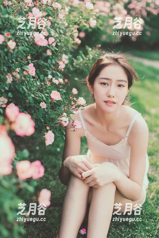 推女神-施忆佳 推女神 - 施忆佳校园写真福利时刻,释放青春的无限魅力