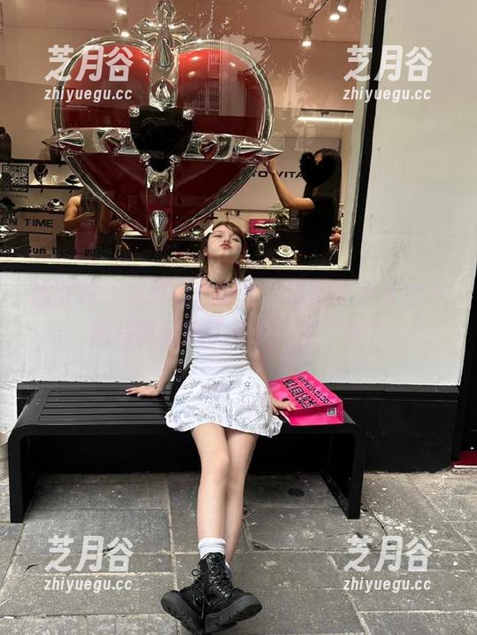 推女神-潇同学 推女神 - 有谁能告诉我,潇同学全套奶牛图片背后藏了多少“牛”事?