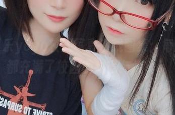 摇摇乐yoyo校服写真在线图集：每一张都充满了校园的甜蜜与纯真！