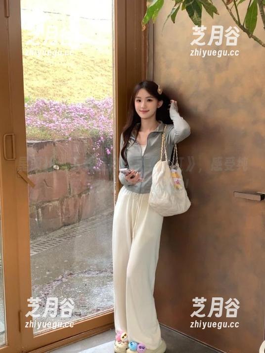 星颜社-星冉 星颜社 - 下载星冉作品《浴缸》,感受纯粹与艺术的完美结合!