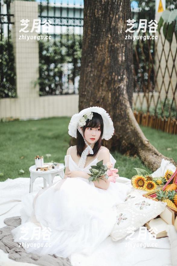 是依酱呀 是依酱呀的高清连衣裙写真,散发女神气质的绝美瞬间