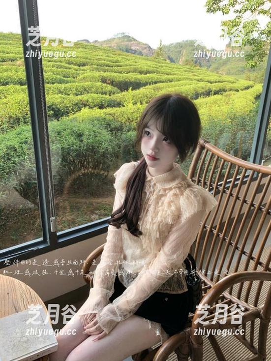 微密圈 - 果儿Victoria花格短裙黑丝主题写真，精美原图与图集让你陶醉其中！