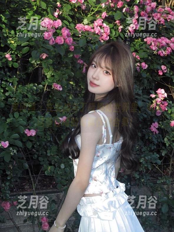 果团网-丁晓楠 果团网 - 在女孩与丁晓楠的世界里,收录这些自嘲的写真作品合集!