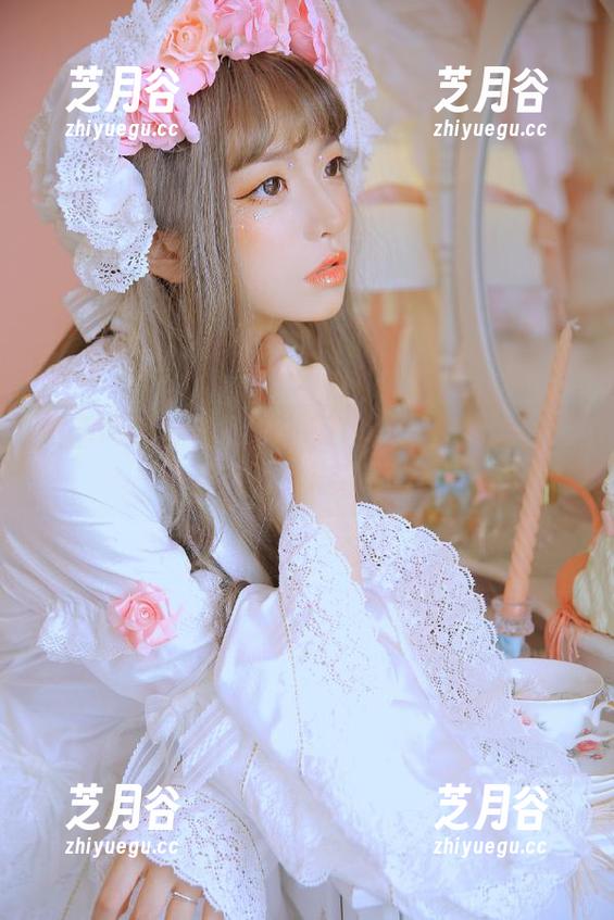 果团网-莫雅淇 果团网 - 从容优雅的莫雅淇:她的套装写真照片让人心动不已!