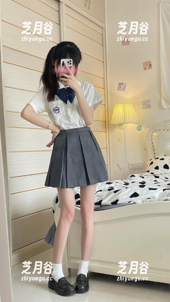 果团网 - 全集写真回顾：蜜桃Q妹儿与奶牛的甜蜜瞬间，如梦似幻的视觉体验