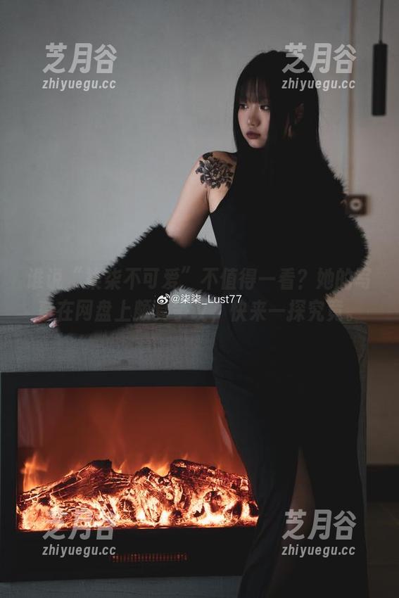 柒柒不可爱 谁说“柒柒不可爱”不值得一看?她的写真在网盘上颇具争议,快来一探究竟。