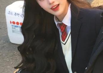 梦丝女神 – 精选图包：乔儿校园写真中的青春与梦想交织