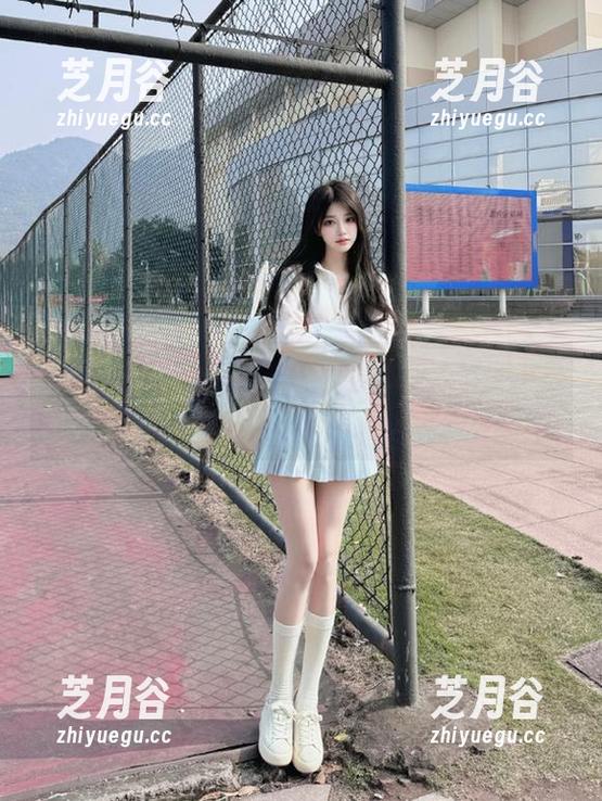 梦丝女神-灵唯 梦丝女神 - 探索灵唯的美腿套图,立即下载,让你沉醉于每一个优美瞬间!