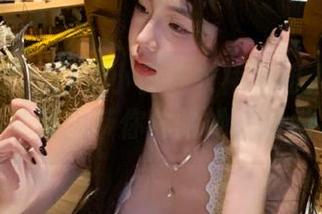 森萝财团 – 记录小夜连衣裙的动人时刻：原图更新，带你体验她的时尚之旅
