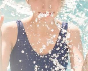 森萝财团呈现灰丝学妹：唯美写真图册背后的爱情与梦想