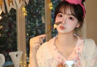 森萝财团全套白丝写真，诠释唯美与性感并存的艺术表现