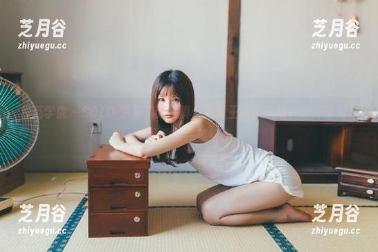 模范学院-SOLO-尹菲 模范学院 - SOLO-尹菲高清写真:如女王般的气场,演绎时尚与经典的完美结合