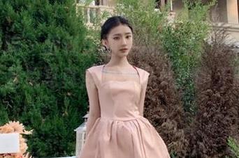 模范学院 – 最新美图更新狂潮，赵小米Kitty比基尼写真展现夏日女神的无限魅力！