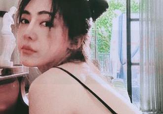 追寻樱晚gigi的私房写真：一件毛衣如何谱写出绵绵不绝的温暖故事与情感涌流