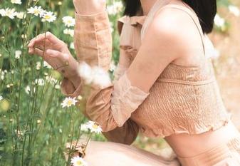 浴室里的沧霁桔梗：cos风中的蒲公英，分享不一样的洗澡风格！