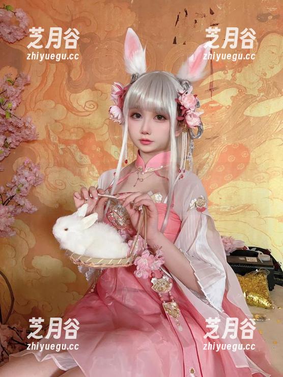浅野菌子 最新图册抢先看:浅野菌子演绎白衬衫的多样风格