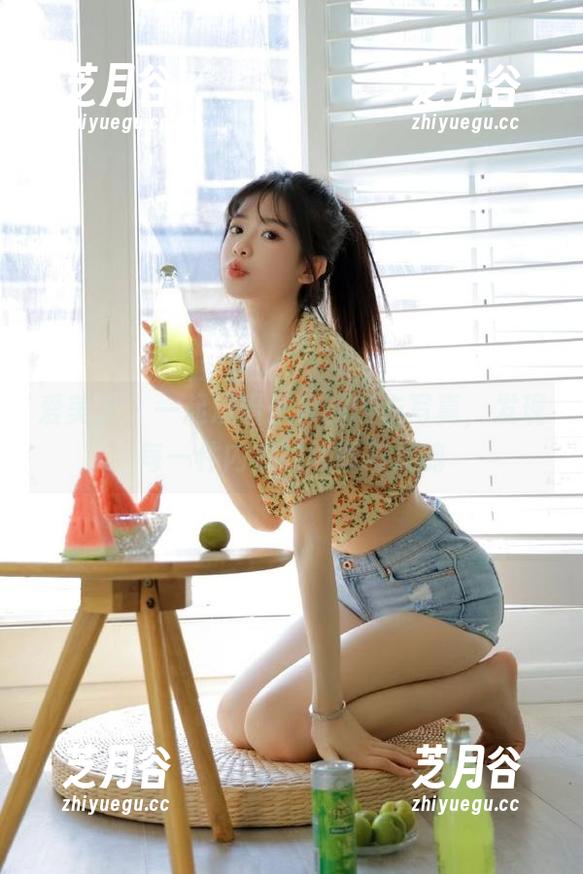 爱美足-米琪 爱美足 - 一起观看米琪的内衣写真,发现每一件内衣的故事与灵魂