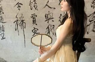 爱蜜社 – 乐乐Mango热辣红裙系列：原图原汁原味，精选大片直击心灵！