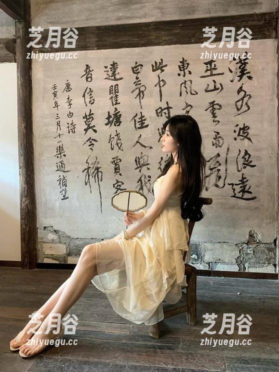 爱蜜社-乐乐Mango 爱蜜社 - 乐乐Mango热辣红裙系列:原图原汁原味,精选大片直击心灵!