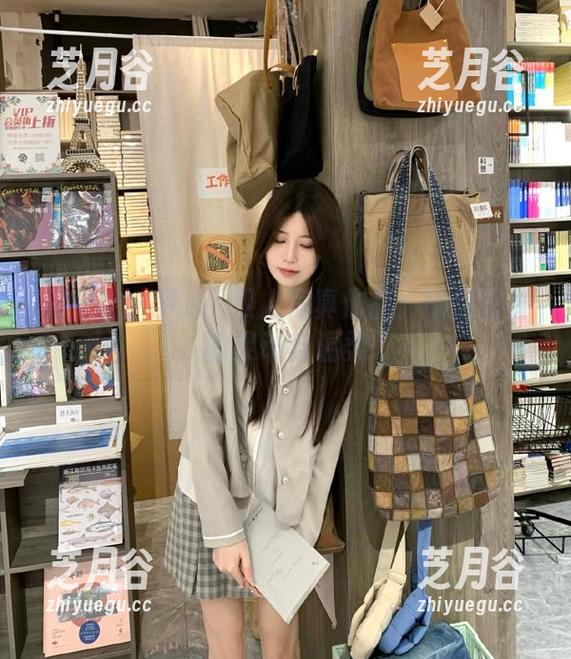 爱蜜社-梦心玥 爱蜜社 - 梦心玥双人写真作品:捕捉青春的灵动与温柔