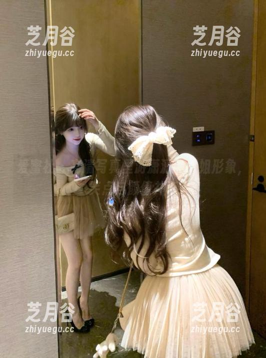 爱蜜社-游潇潇 爱蜜社 - 高清写真里游潇潇的御姐形象,笑点与颜值并存