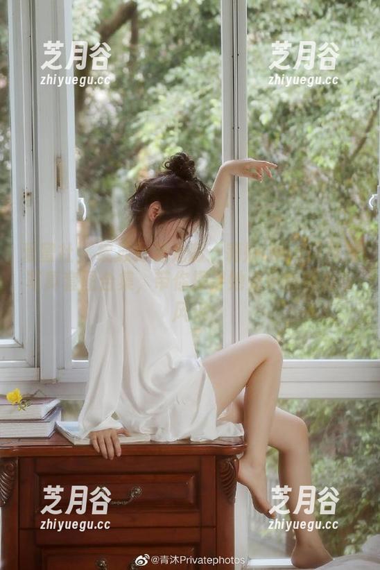 爱蜜社 - 绽放青春光彩：莉娜lena体操服写真套图合集，带你探寻她无尽的魅力与风采
