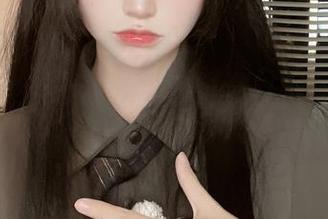 让我们一起观看疯猫ss修女自拍，捕捉她写真中的每一个动人瞬间！
