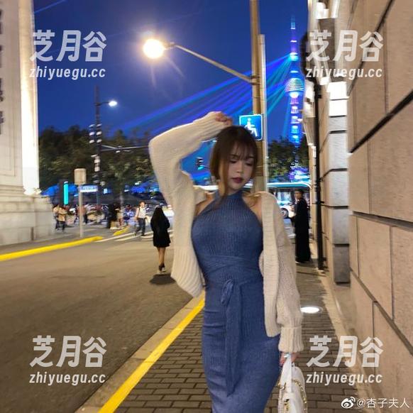 在线分享白烨烨的丝袜魅力合集，发现她摄影背后的秘密