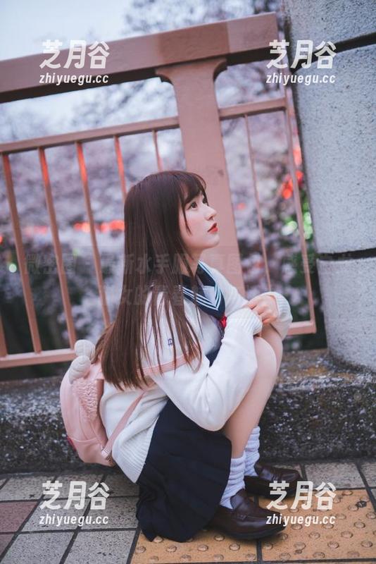 白龙猫女 微密圈 - 最新水手服写真图包,感受白龙猫女的青春魅力与活力