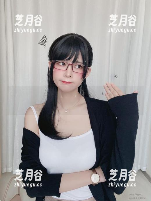 眼酱大魔王w 最新更新!眼酱大魔王w黑丝美图,居家与楼梯道的完美结合