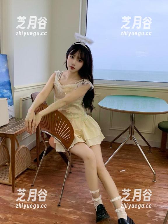 秀人网 - 探索Yomi悠蜜的世界：高清写真集捕捉新人模特黑丝诱惑的绝美瞬间