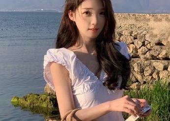 秀人网 – 高清图集：在比基尼中游走的lingyu69，颠覆你对夏天的定义