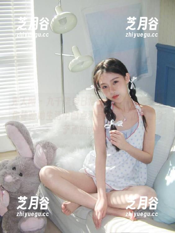 秀人网-九千柒柒 秀人网 - 九千柒柒日常全套图片合集,带你体验她生活中的点滴与温暖,仿佛置身于她的世界!