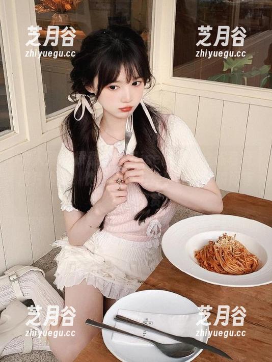 秀人网-于诺诺ise 秀人网 - 探索于诺诺ise的空姐之旅写真图片合集:饱含情怀与故事的绝美瞬间等你来欣赏