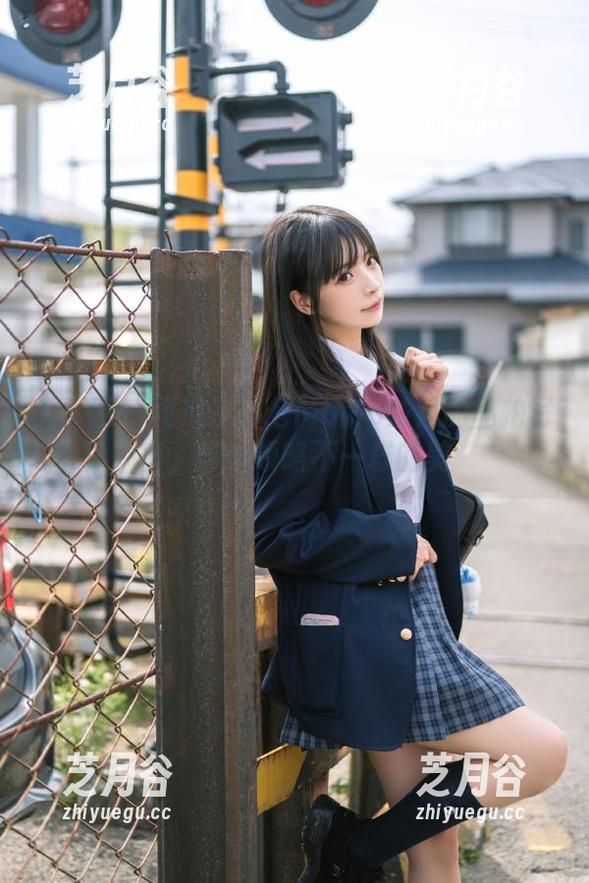 秀人网-伊小七MoMo 秀人网 - 再现伊小七MoMo妹妹的私拍写真,带你领略不一样的美
