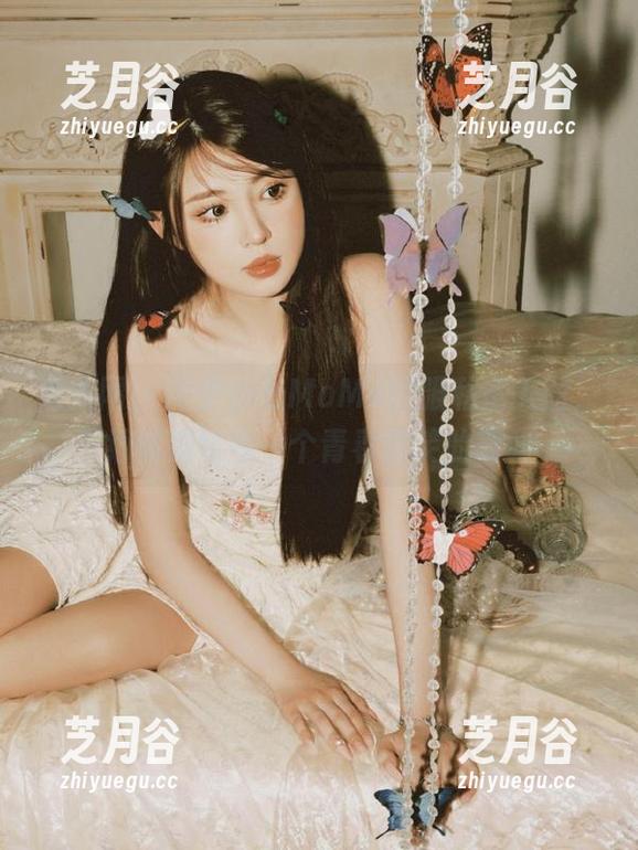 秀人网 - 用伊小七MoMo校服私房美图，细腻描绘每一个青春微笑的瞬间