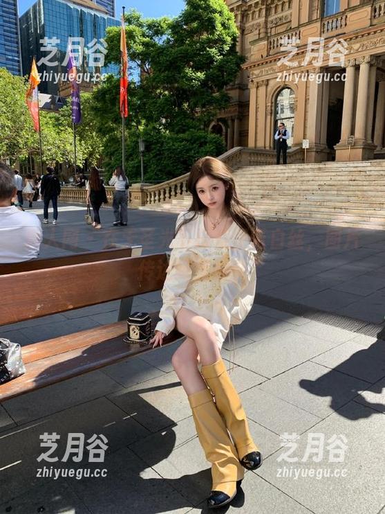 秀人网-伊诺 秀人网 - 在无圣光下探索伊诺白丝,图片传达绝美故事