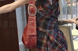 秀人网 – 利世黑丝美腿私房作品：每一张美图都是对优雅气质的深刻表达，让人无法抗拒。