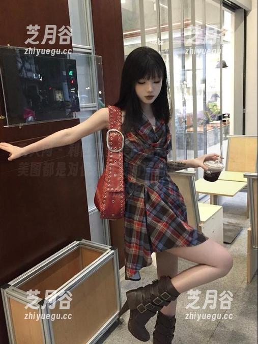 秀人网-利世 秀人网 - 利世黑丝美腿私房作品:每一张美图都是对优雅气质的深刻表达,让人无法抗拒。