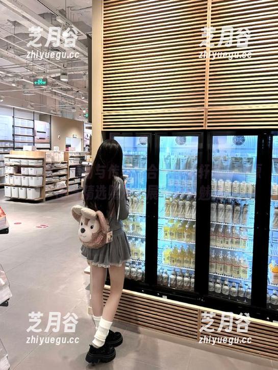 秀人网-叶梦轩 秀人网 - 美丽与传统融合—叶梦轩的旗袍原图与精选照片,展现独特魅力