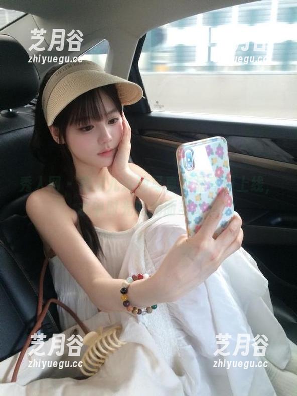 秀人网-周波儿 秀人网 - 周波儿泳池写真作品高清上线,水中时光的绚丽与幻影