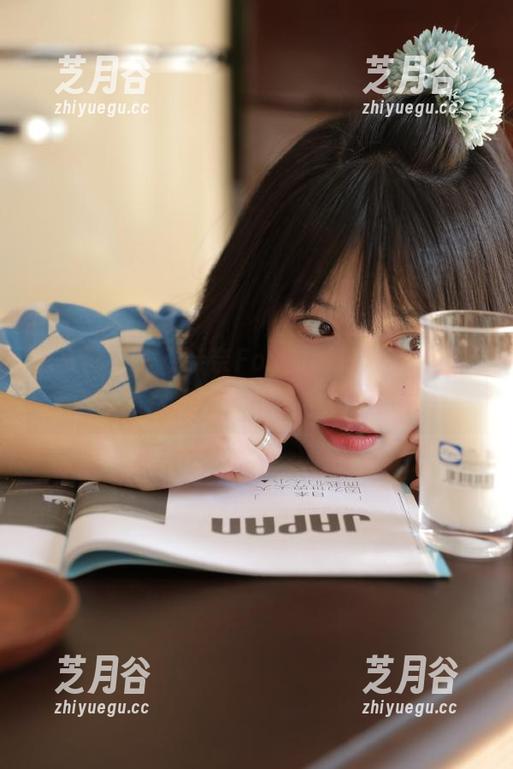 秀人网 - 发现奈奈Fox的秘书风格，在线图集尽显她的青春活力与个性