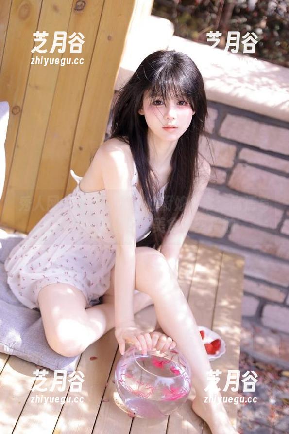 秀人网-奶喵喵 秀人网 - 体验奶喵喵的厨娘日常:高清写真下载,让你与美食亲密接触